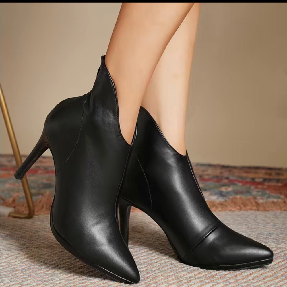 Black Heeled Boot/Booties